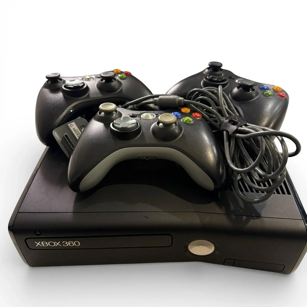 Microsoft Xbox 360 S Slim 1439 NO Hard drive, Controllers, Games, Cables, Kinect